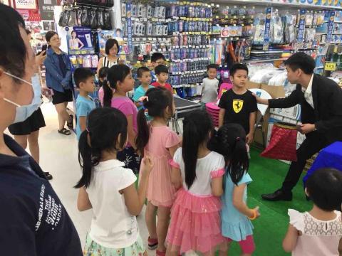 余兆明 - 家樂福 駐演