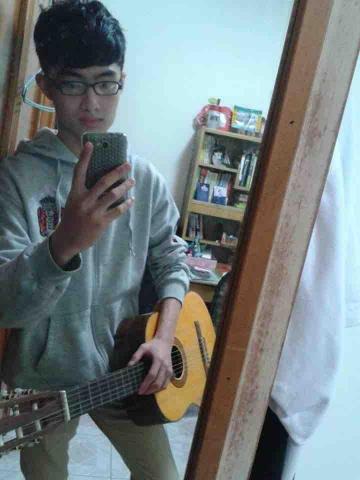 許峻銘 - 木吉他