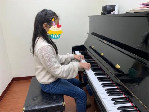 鋼琴主修古老師 - 小五女孩 學琴程度提升總會遇到瓶頸、挫折感，學習如何克服，越挫越勇！