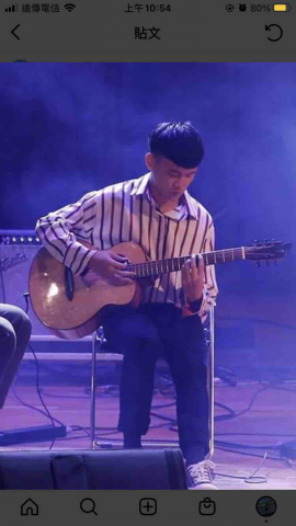 提供初學者吉他服務的專家劉昀岱