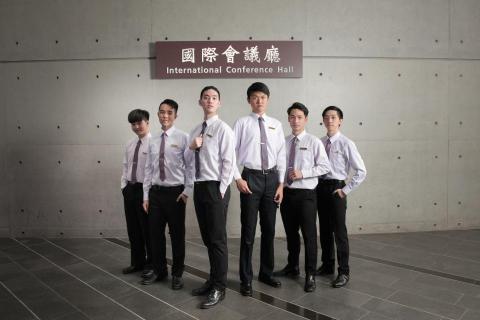 Zack Huang - ERSA 清華紫荊 形象拍攝

類別：人物形象（約30人的團體與個別形象照）