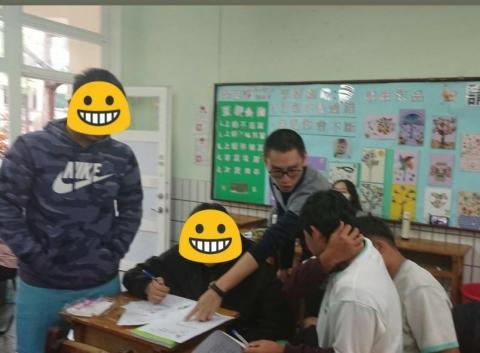 陳彥丞 - 這是某次到學校進行教學時，學校老師協助拍下的照片記錄。