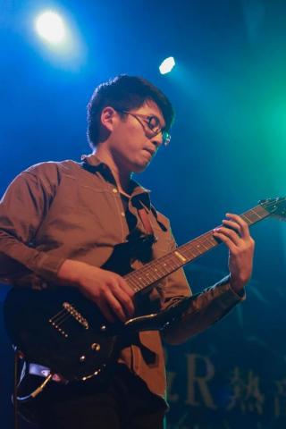 汪浩中 - 學校表演照