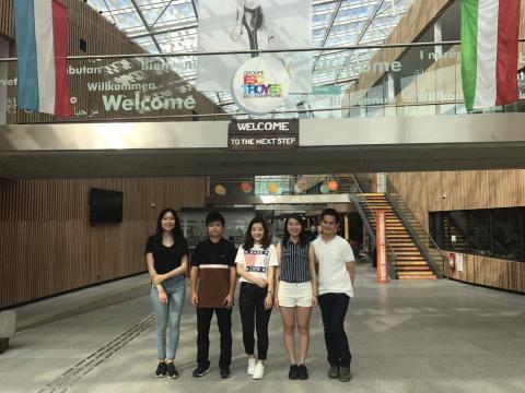 Allen 線上英語家教 - 法國特魯瓦商學院與台灣夥伴們的合影1