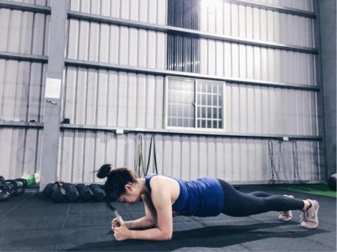 Alice 艾莉絲 獅獅 - Plank