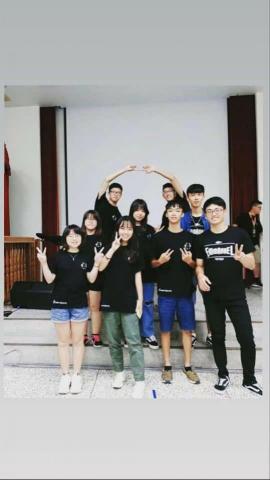 汪浩中 - 教會活動時擔任隊輔（右1）