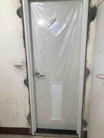 陳慶鴻 - 更換浴室門及修補