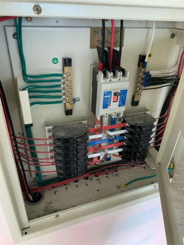 梁宏義 - 開關箱整線