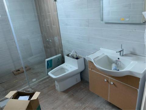 梁宏義 - 衛浴設備安裝過程