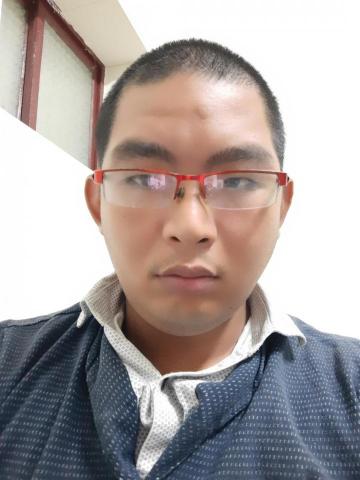 提供氣球佈置台中服務的專家蕭德豪