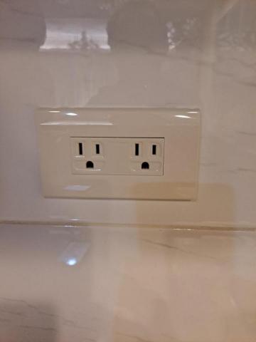 林志成 - 三孔插座更換