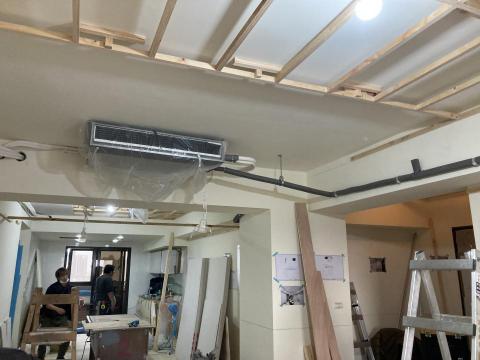 國合空調職人所 - 大金吊隱式冷氣與裝潢施工中，該協調的維修位置、排水坡度、透氣孔等都不馬虎！