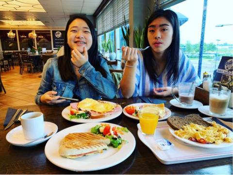 程千祐 - 為左邊那位