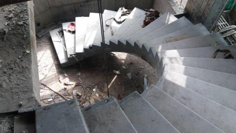 義心工程行 - H钢環梯
