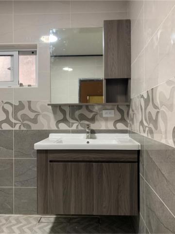 陳俐穎 - 不鏽鋼浴室櫃 鏡櫃 