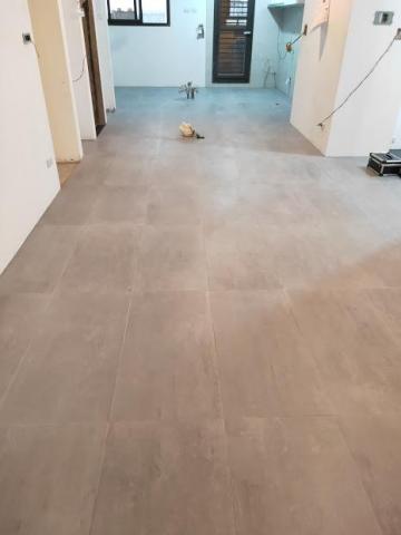 鴻展土木工程行 - 客廳及廚房地坪打底及鋪設地磚