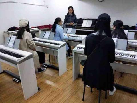 蘭婷老師音樂教室 - 團體成人班教學