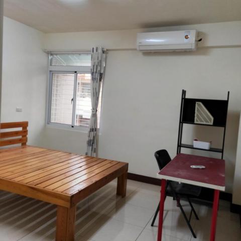 七彩油漆工程 - * 臥室改為豪灰色刷新 *