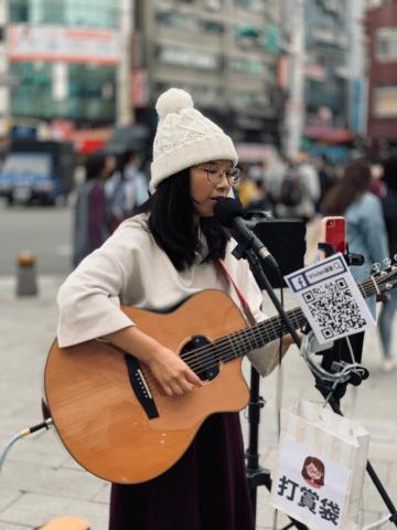 Vivian涵涵｜吉他&烏克麗麗 教學 - 西門町市集表演