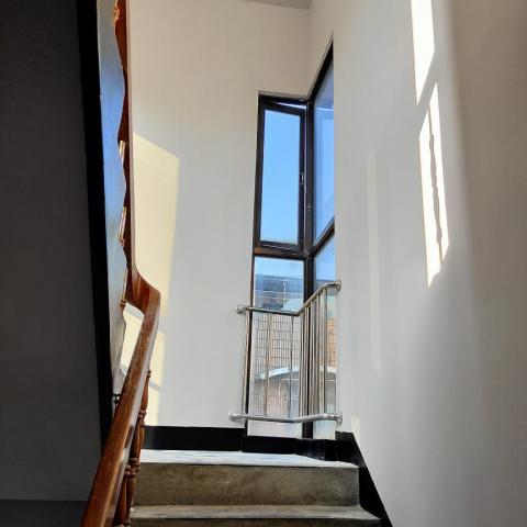 七彩油漆工程 - * 樓梯間改色刷新 *