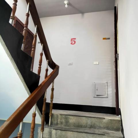 七彩油漆工程 - * 樓梯間改色刷新 *