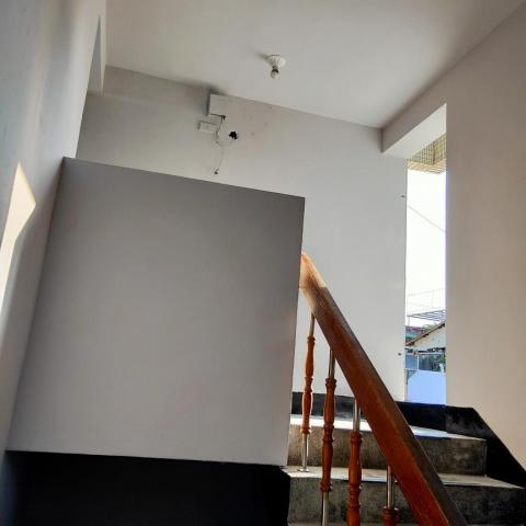 七彩油漆工程 - * 公寓樓梯間改為豪灰色 *