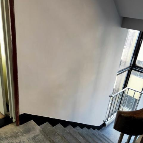 七彩油漆工程 - * 樓梯間刷新為豪灰色 *