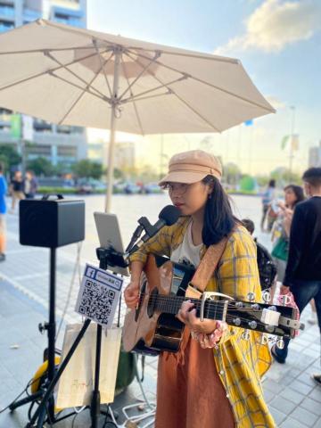 Vivian涵涵｜吉他&烏克麗麗 教學 - 桃園新光影城表演