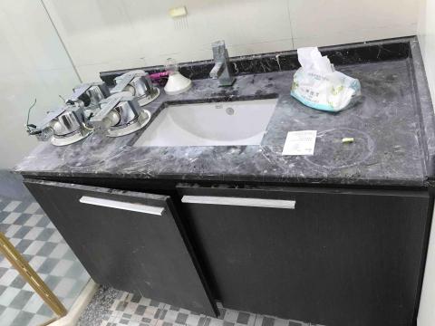 潔新環保清潔企業社 - 浴室洗臉台清潔前