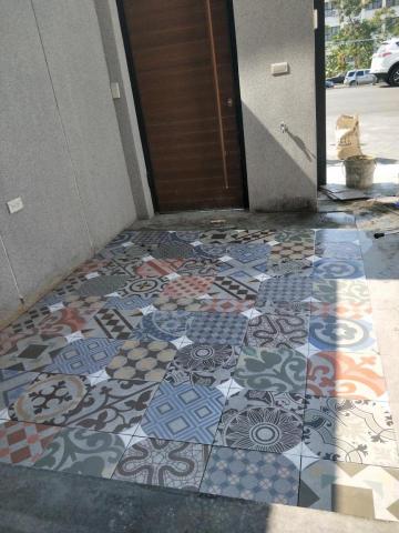 邱鳴德 - 花磚施工