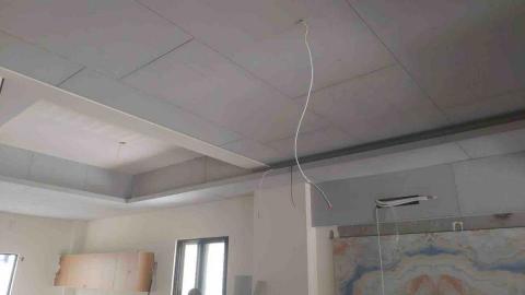 蘇聖哲 - 暗架天花板