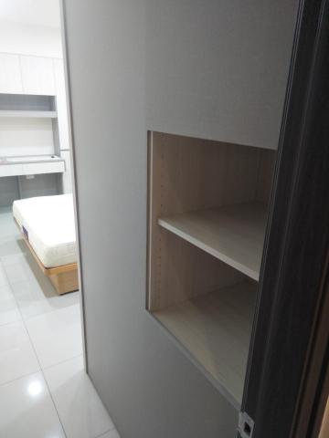 葉光銘 光木業室內裝潢 - 更衣室的外側，靠近走廊。採用櫃子兩座，一座朝內一座朝外的特殊設計。這是業主自己想到的，不得不說相當實用。