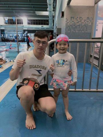 莊勝崴 - 5歲小朋友學會游泳