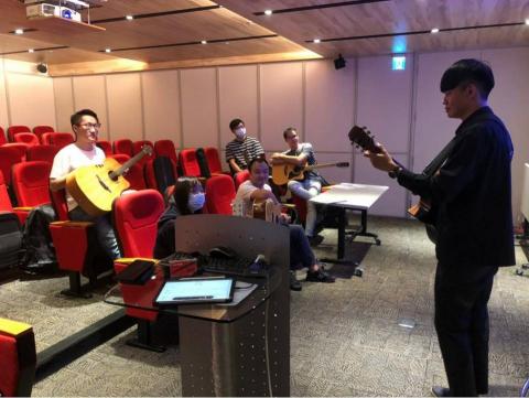 金大為 - 公司團體班上課