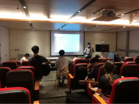 金大為 - 公司團體班上課