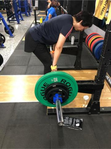 雷定康 - 學生架上硬舉練習