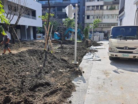 得地利工程有限工司 - 新建 延平國小
花土填補
