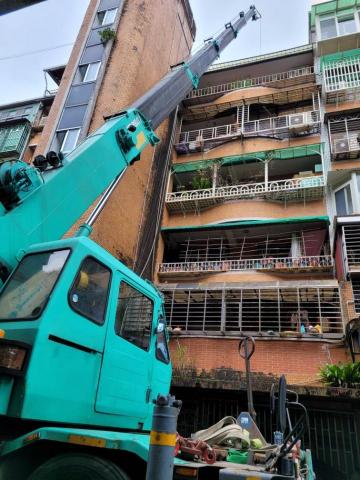 榮泰工程 - 六樓頂加拆除，出動小螃蟹