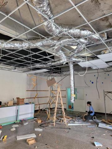 榮泰工程 - 天花板輕鋼架拆除