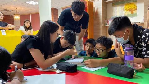 徐琬婷 - 帶領國中生一同討論公共議題