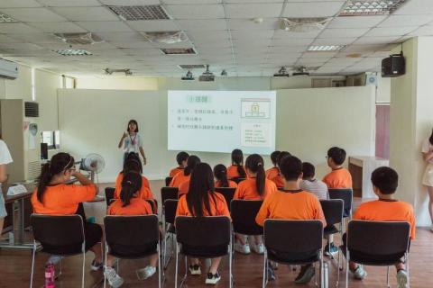 徐琬婷 - 至柑園國中進行教學