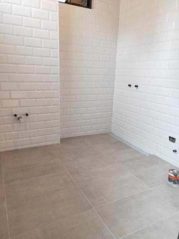 鴻展土木工程行 - 廁所牆面10*20鐵道磚及地面60*30鋪磚並加長型地排