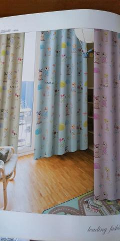 永春窗簾,塑膠地板 - 通過SGS檢驗,不含甲醛又可防塵的窗簾，
產品特色:
不含甲醛
絲光處理
永不缩水
無靜電不吸附灰塵
環保材質
抗菌除蟎
防污處理
為什麼做窗簾找永春窗簾,因為已超過4千多家庭選擇，在地專業的公司,優質又平價,是您的最佳選擇.
&nbsp;&nbsp; ~工廠直營~回饋顧客~
&nbsp;&nbsp;( 免費到府丈量)
指名陳先生接單到安裝負責又實在：0971-205869