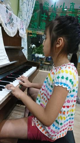 李老師 - 專長4歲幼童的教學 李老師 - 專長4歲幼童的教學