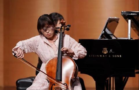 葉昱伶 大提琴老師 - 學生發表音樂會部分照片。2021年於蘆洲功學社音樂廳舉辦師生發表會（共三場），讓學生有更多舞台經驗。

目前學生年齡層幼兒園、小學、國中、高中，一直到60歲的退休人士都有。