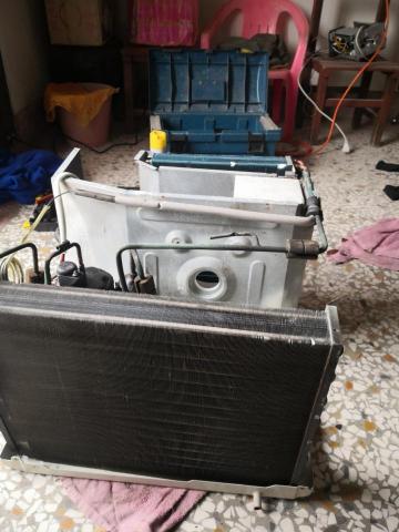 聰明冷氣保養 - 位在雲林崙背 林先生
上周就早早預約冷氣移機及保養
雖然冷氣已使用一段時間了，底盤有鏽蝕問題
該做的保養清洗不能少 !
何師傅確認好機器的使用效能 及運作正常後
立即開始清洗室內機 及 零件們的細部清潔
希望今年夏天，已清洗保養完的冷氣
也要好好服務林先生一家人唷 ~
把#清洗#冷氣機的工作交給何師傅   相信專業！
全機拆洗最乾淨！
深層清潔不卡污！