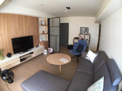 VergilWang - 簡單大方的電視主牆規劃，營造出屋主想要的恬靜