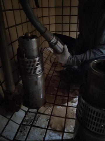 服務~熱誠，防水抓漏   專業團隊  專業儀器測漏～ - 洗水塔前及更換馬達