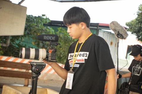 「影 • 響力』專業拍攝/剪輯 韋翰 - 拍片現場 擔任攝助