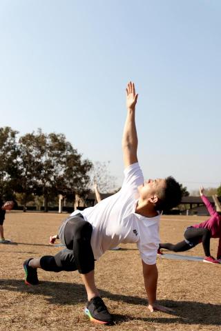 動人(到府健身、瑜伽) - 動人企業包班團課-瑜伽團課 動人(到府健身、瑜伽) - 動人企業包班團課-瑜伽團課